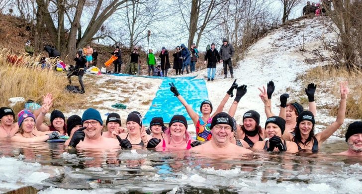 otužilci z opramu_silvestr_ponor.jpg